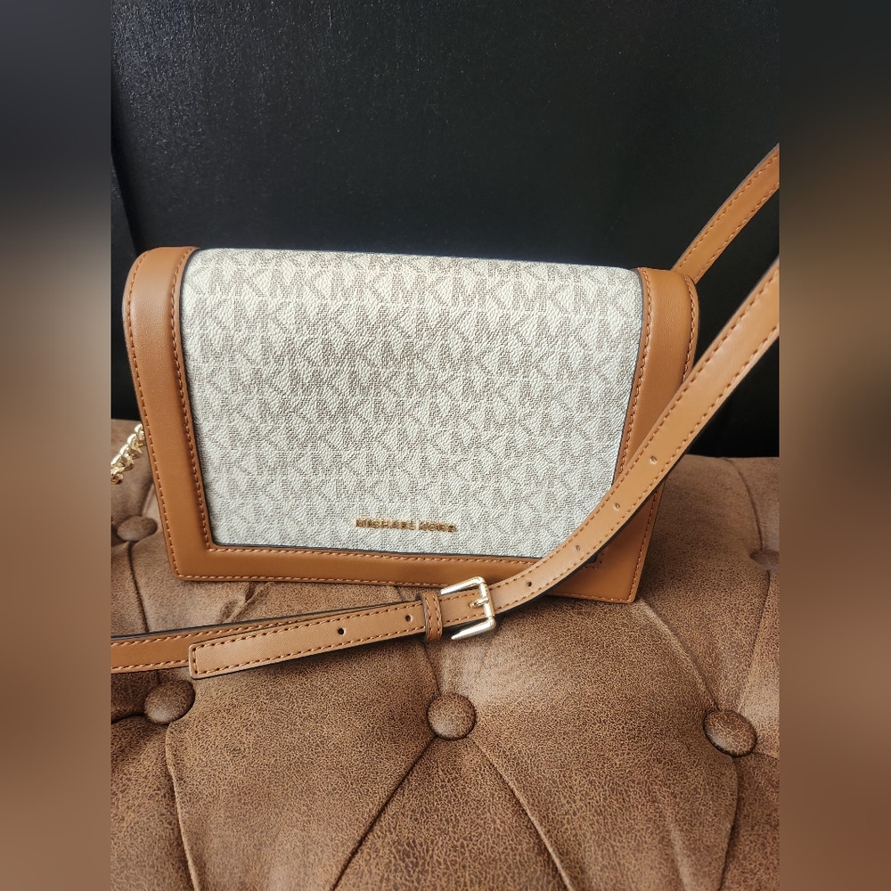 Michael Kors Vanilla Full Flap Crossbody bag - Picture 3 of 16